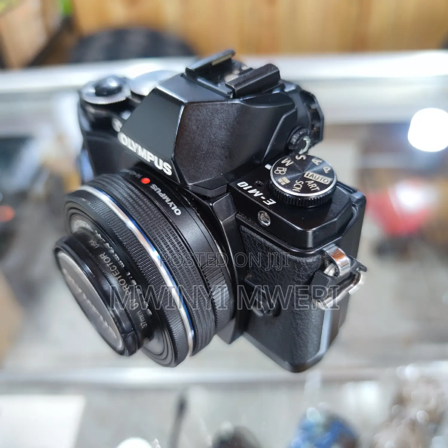 OLYMPUS OM-D E-M10 Mirrorless Digital Camera + 14-42mm Lens