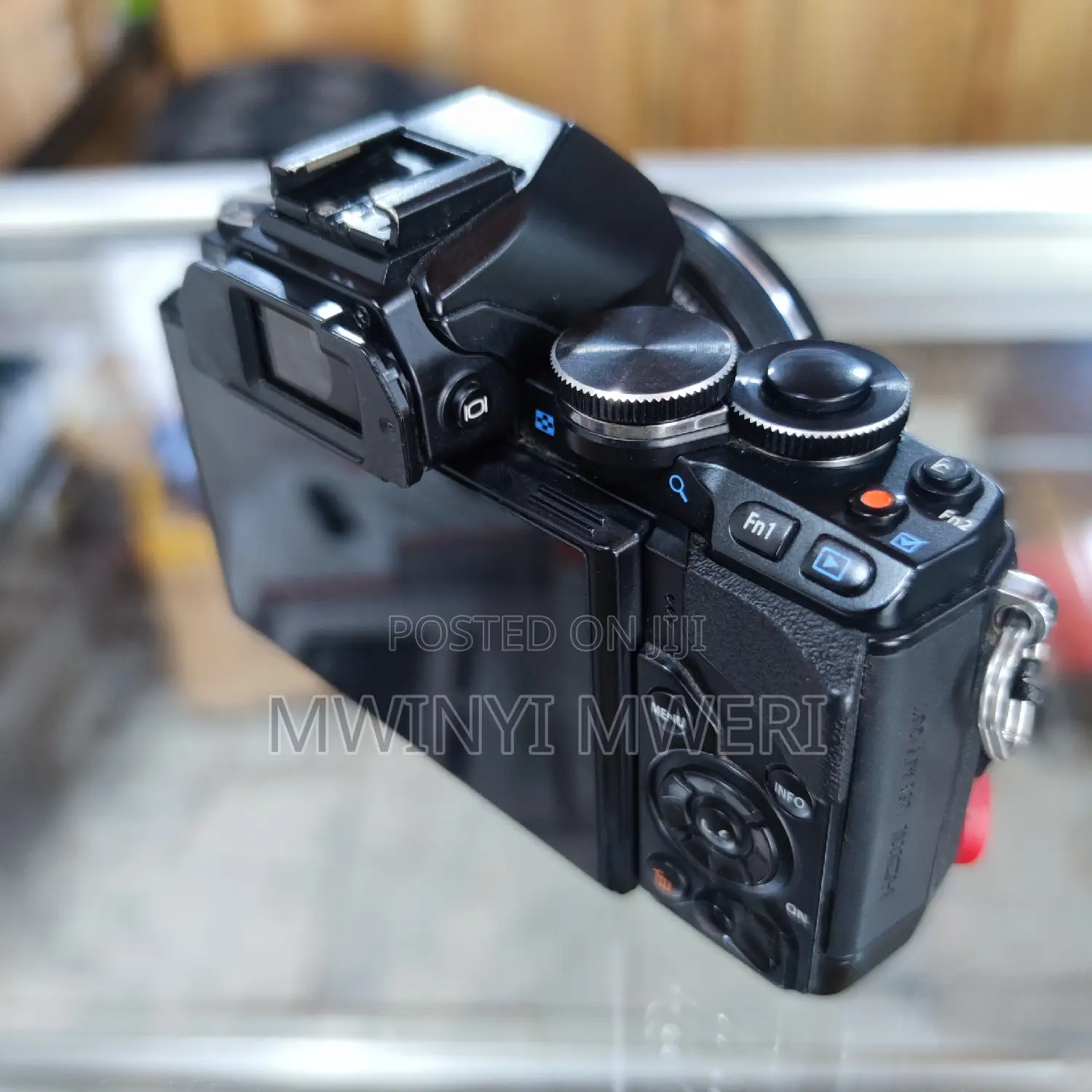 OLYMPUS OM-D E-M10 Mirrorless Digital Camera + 14-42mm Lens