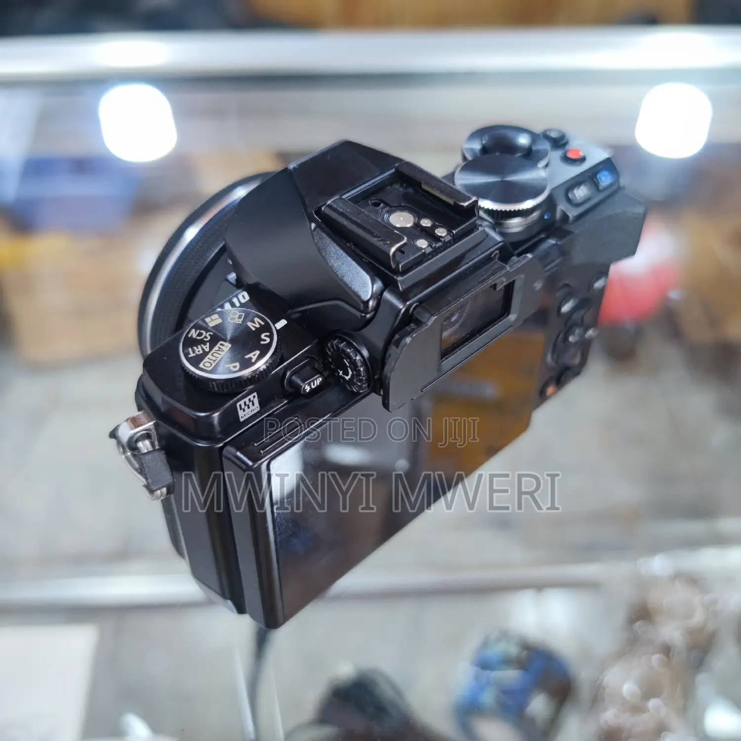 OLYMPUS OM-D E-M10 Mirrorless Digital Camera + 14-42mm Lens