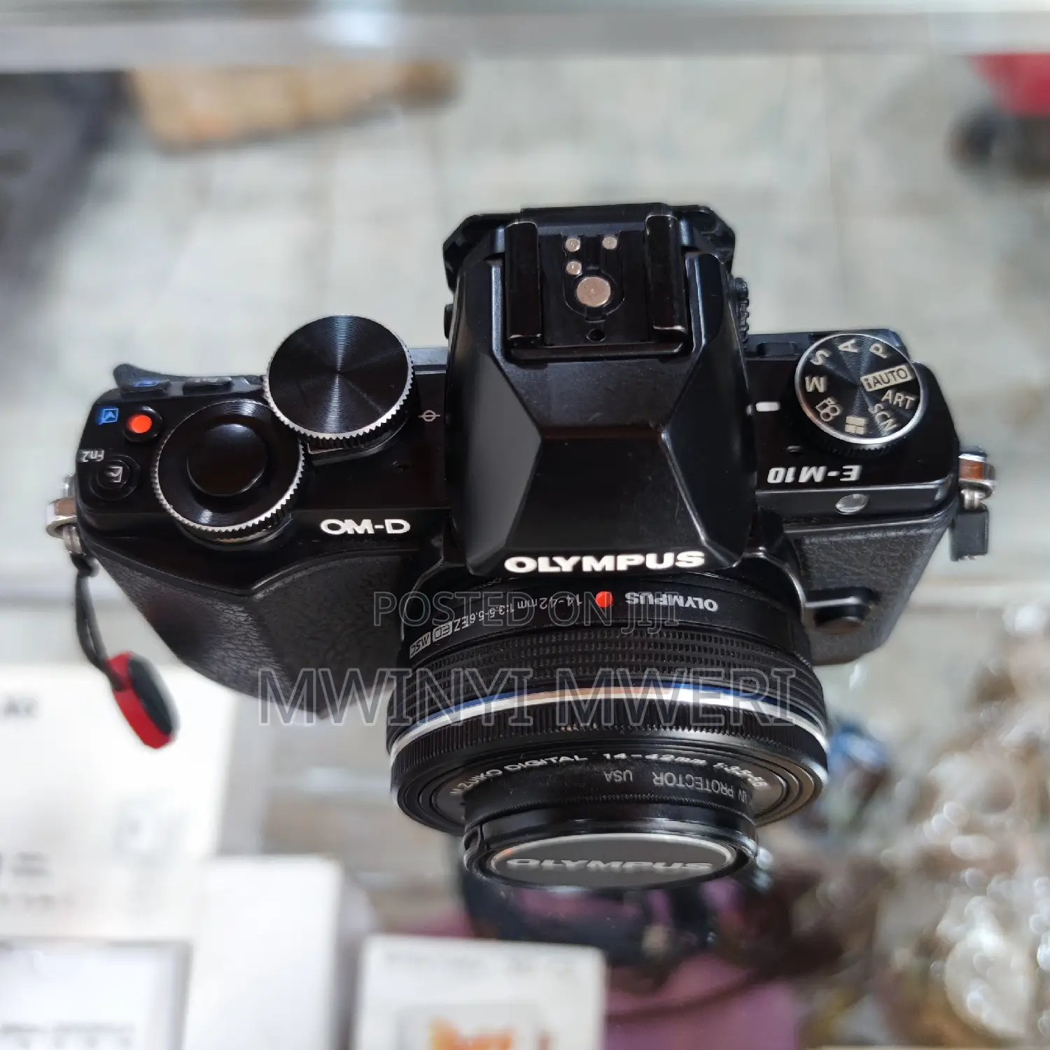 OLYMPUS OM-D E-M10 Mirrorless Digital Camera + 14-42mm Lens