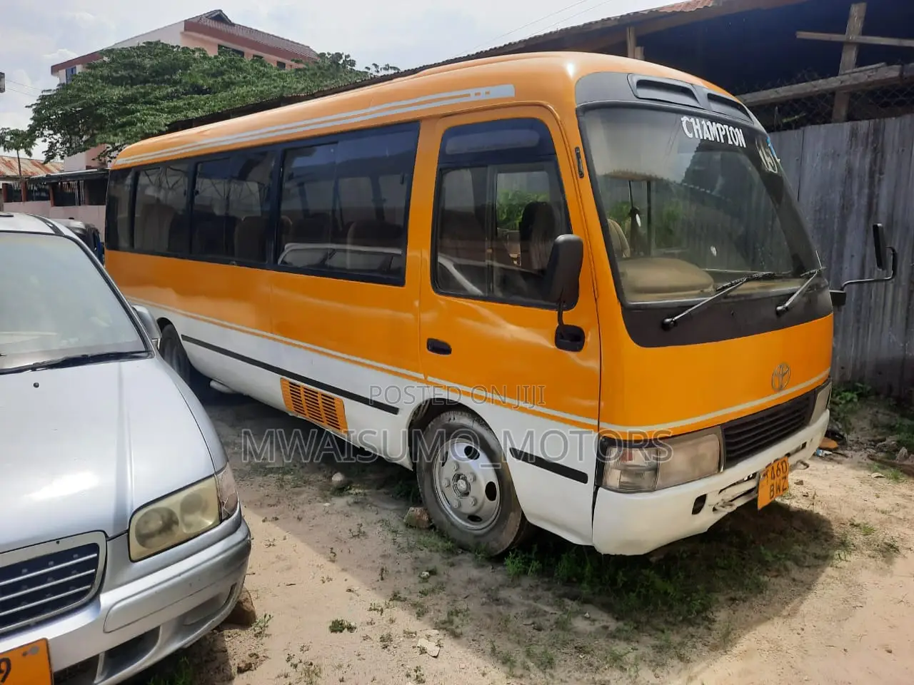 Toyota Coaster 1999 Orange