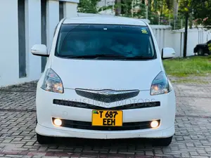 Toyota Ractis 2006 White
