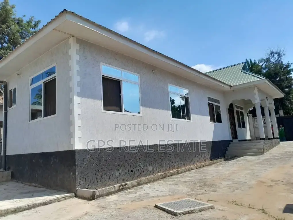 3bdrm House in Mbezi Makabe, Kinondoni for sale