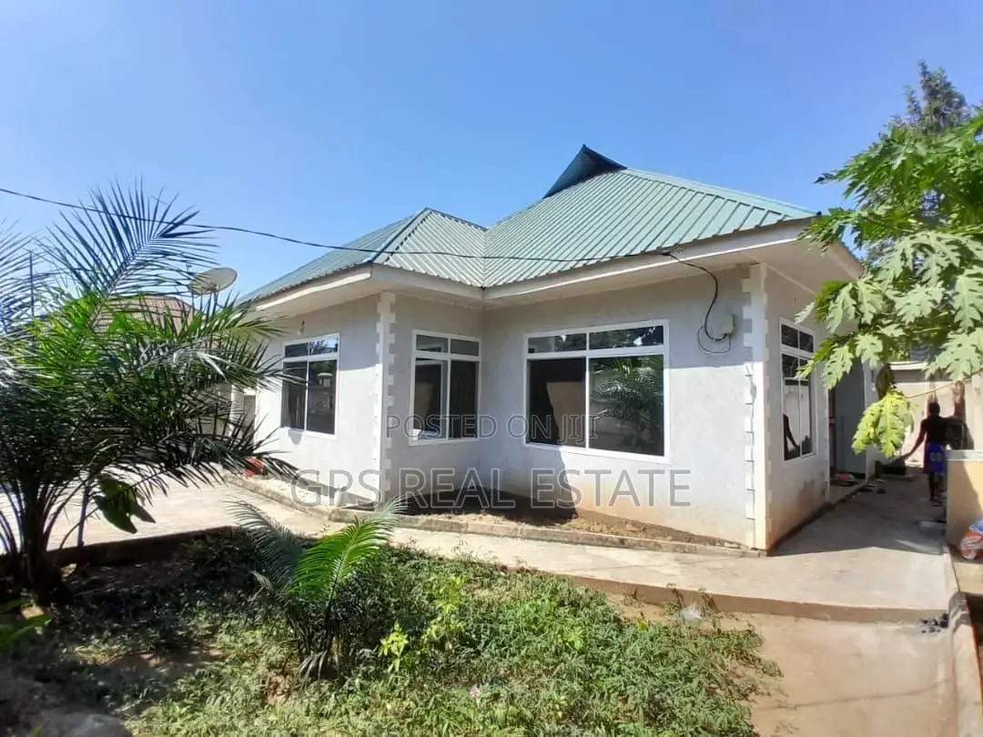 3bdrm House in Mbezi Makabe, Kinondoni for sale