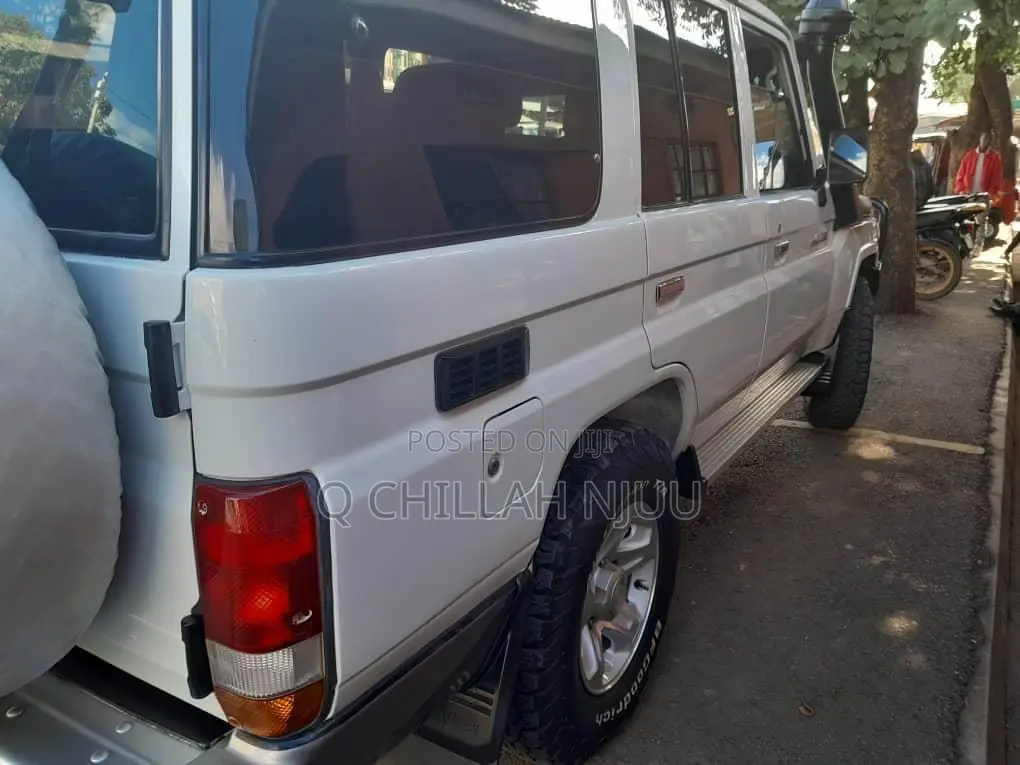 Toyota Land Cruiser 2016 White