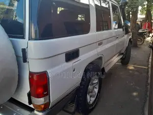 Toyota Land Cruiser 2016 White