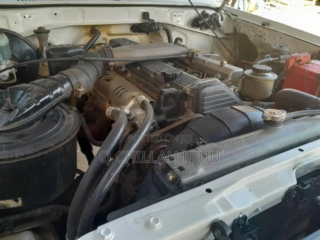 Toyota Land Cruiser 2016 White