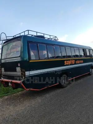 Tata Starbus Ultra Skool 1990 Black
