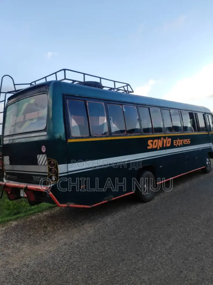 Tata Starbus Ultra Skool 1990 Black