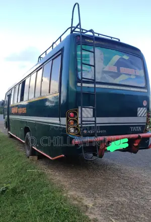 Tata Starbus Ultra Skool 1990 Black