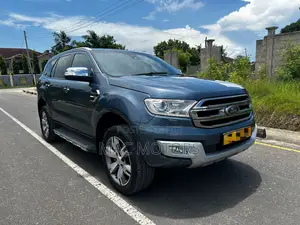 Ford Everest 2017 Blue