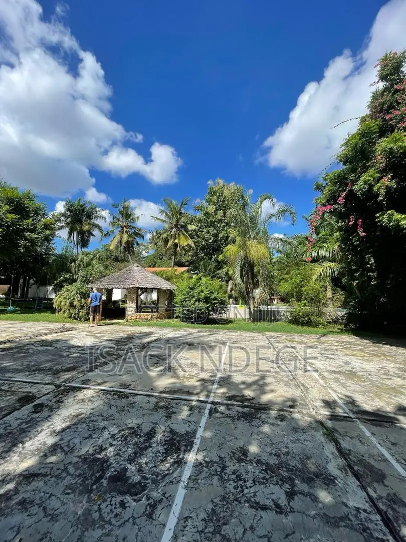 Kiwanja SQM 4000 Kinauzwa Bahari Beach