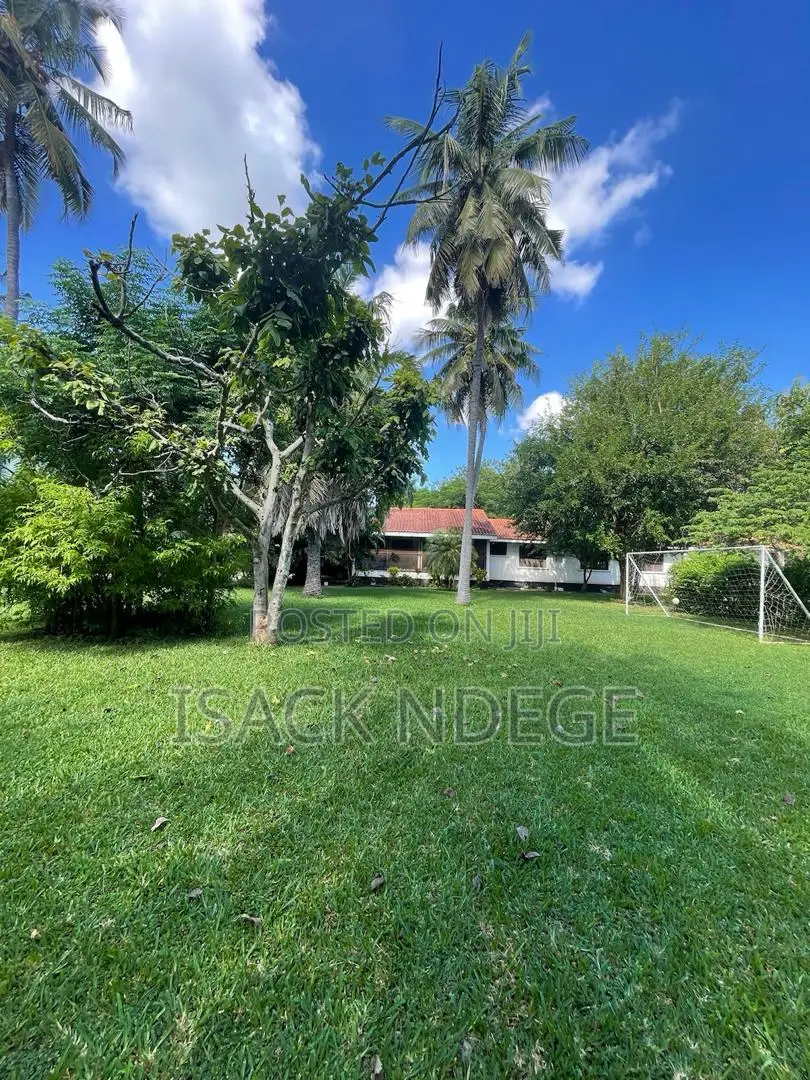 Kiwanja SQM 4000 Kinauzwa Bahari Beach