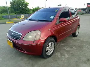 Toyota Vitz 2000 Red