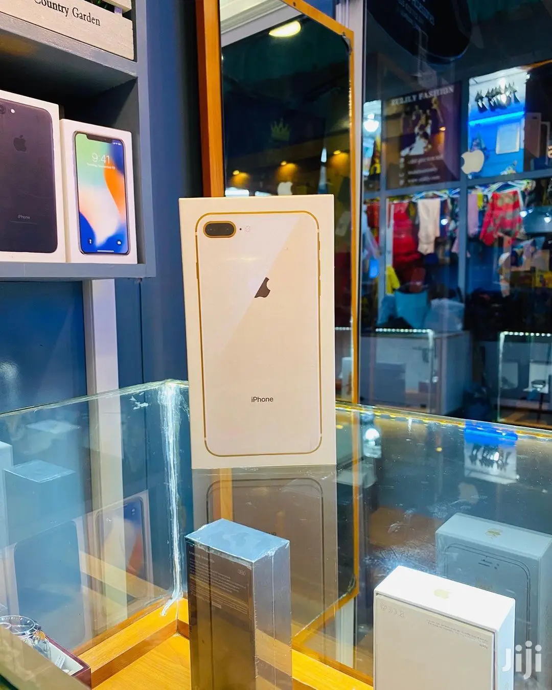 New Apple iPhone 8 Plus 64 GB Gold