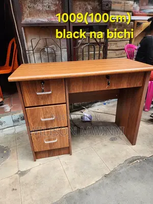 Office Table (Meza Ya Ofisi)