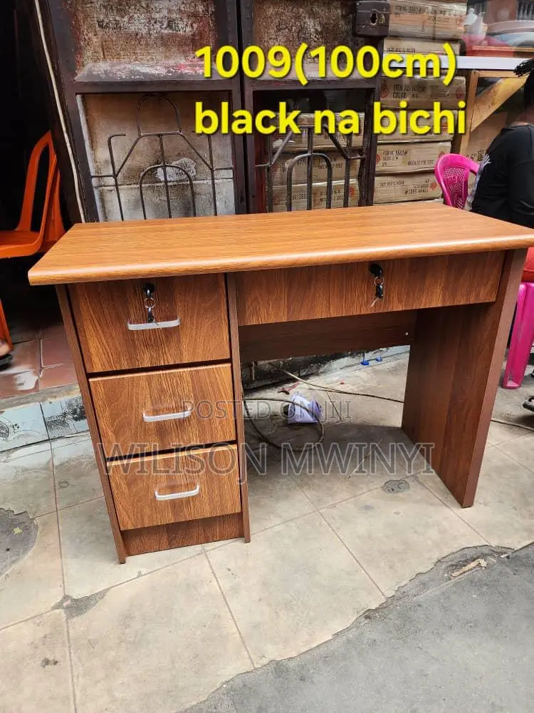 Office Table (Meza Ya Ofisi)