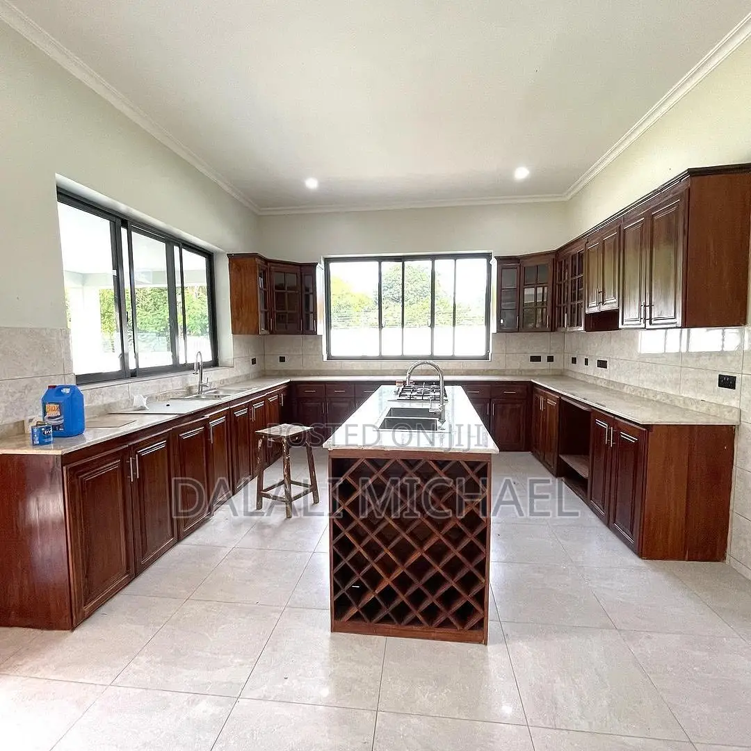 6bdrm Mansion in Mikocheni for rent