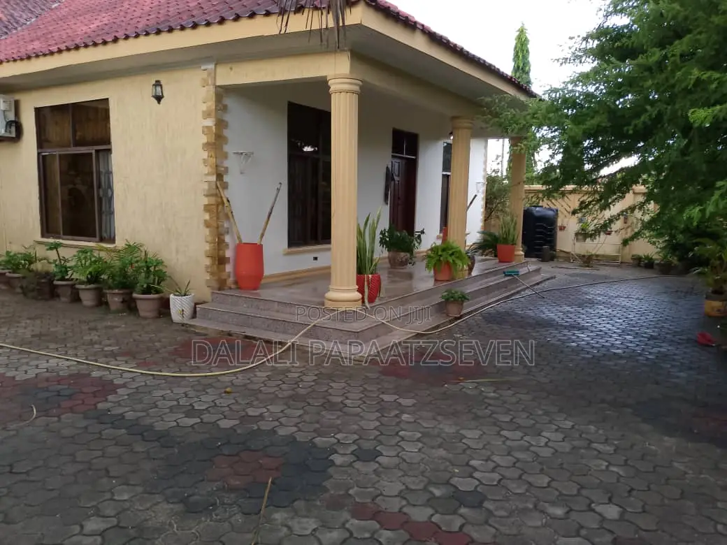 3bdrm House in Dalalipapaatzseven, Mbweni for rent