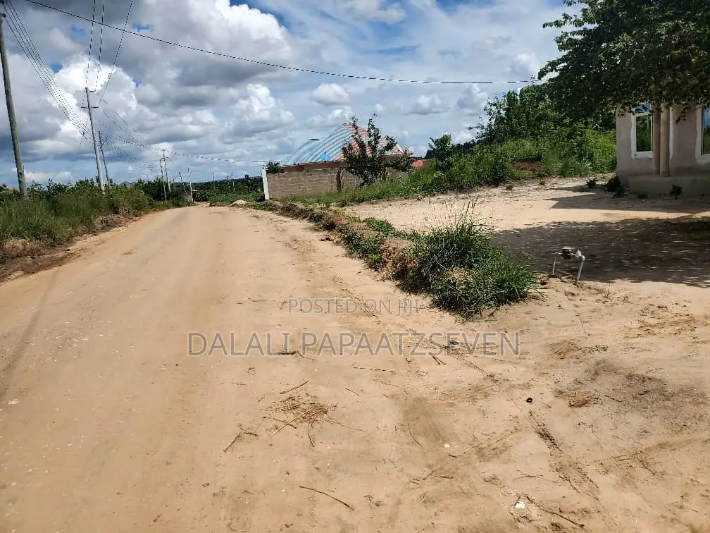 Eneo Lenye Ukubwa Wa SQMT 700 Linauzwa Lipo Madale Mbopo