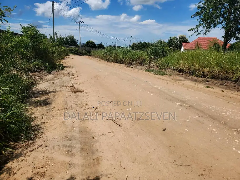 Eneo Lenye Ukubwa Wa SQMT 700 Linauzwa Lipo Madale Mbopo