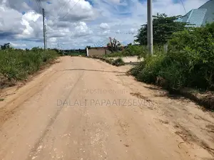 Eneo Lenye Ukubwa Wa SQMT 700 Linauzwa Lipo Madale Mbopo