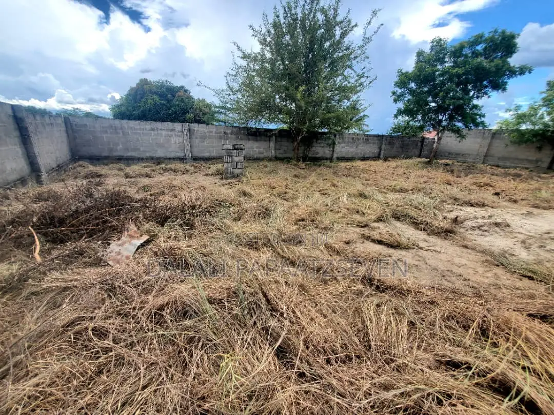 Eneo Lenye Ukubwa Wa SQMT 700 Linauzwa Lipo Madale Mbopo