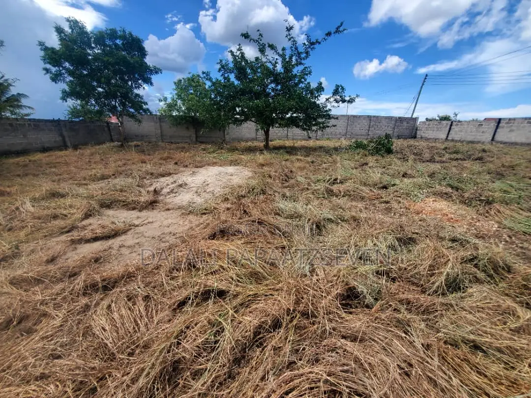 Eneo Lenye Ukubwa Wa SQMT 700 Linauzwa Lipo Madale Mbopo