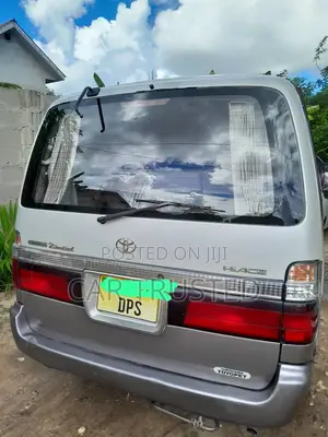 Toyota HiAce 2002 Silver