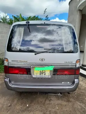 Toyota HiAce 2002 Silver
