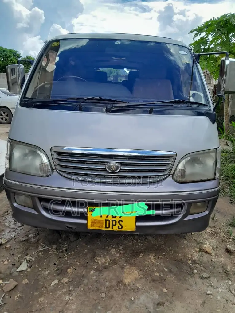 Toyota HiAce 2002 Silver