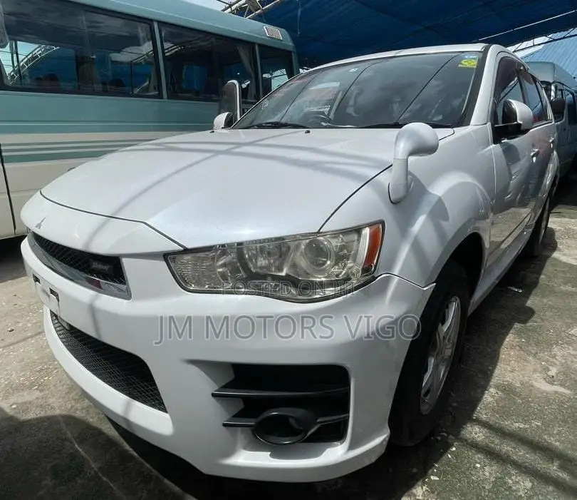 Mitsubishi Outlander 2011 Pearl