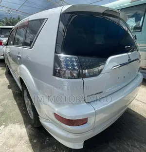 Mitsubishi Outlander 2011 Pearl