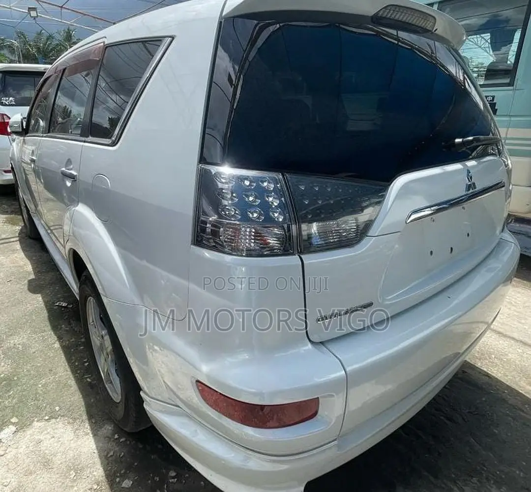 Mitsubishi Outlander 2011 Pearl