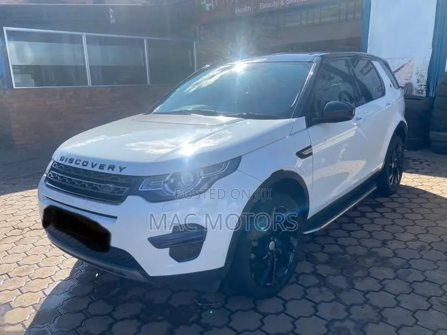 Land Rover Discovery 2016 White