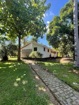 5bdrm Farm House in Bahari Beach Dsm, Kinondoni for sale