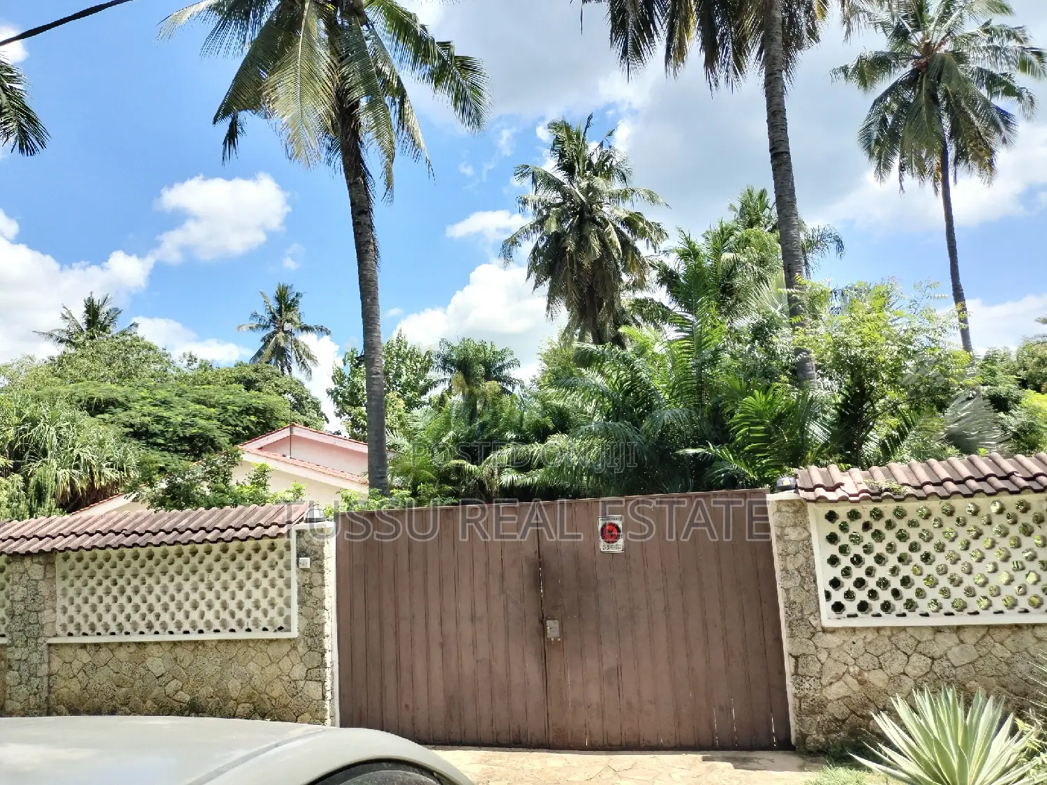 5bdrm Farm House in Bahari Beach Dsm, Kinondoni for sale