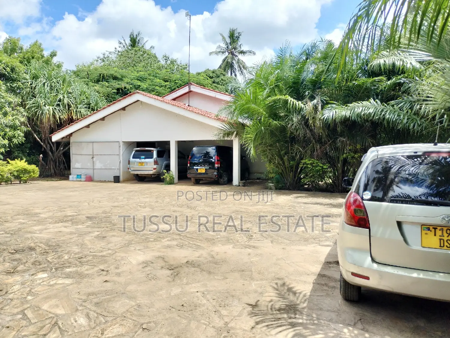 5bdrm Farm House in Bahari Beach Dsm, Kinondoni for sale