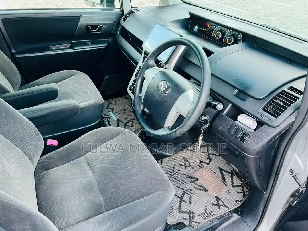 Toyota Noah 2010 Black