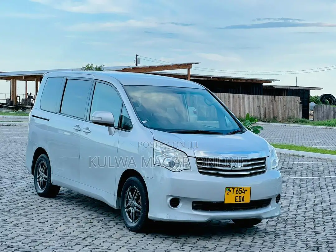 Toyota Noah 2010 Black