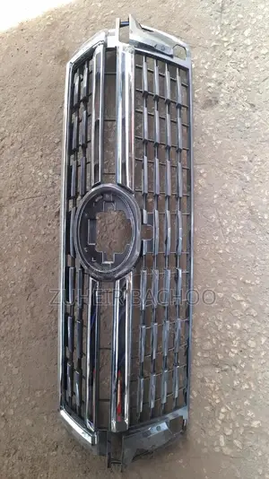 Show Grill of Landcruiser 200series