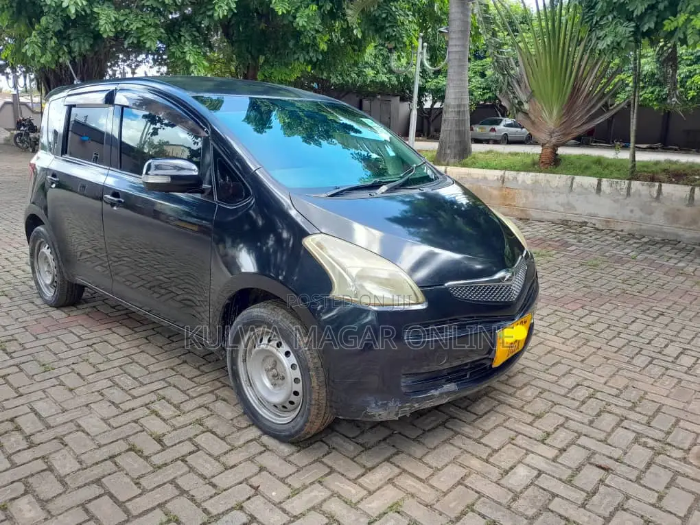 Toyota Ractis 2006 Black