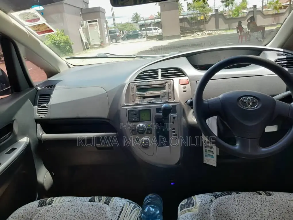 Toyota Ractis 2006 Black