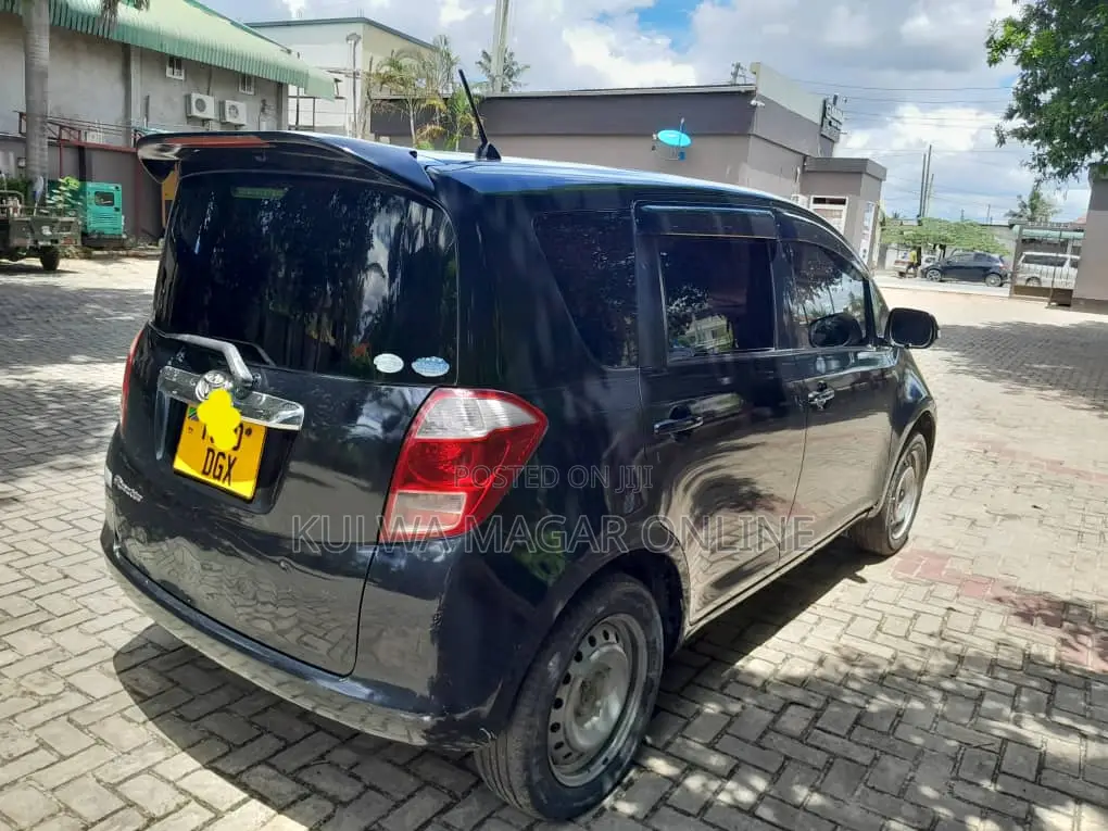 Toyota Ractis 2006 Black