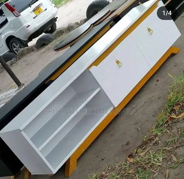 Kitchen Cabinets Za Ukutani Na TV Showcase