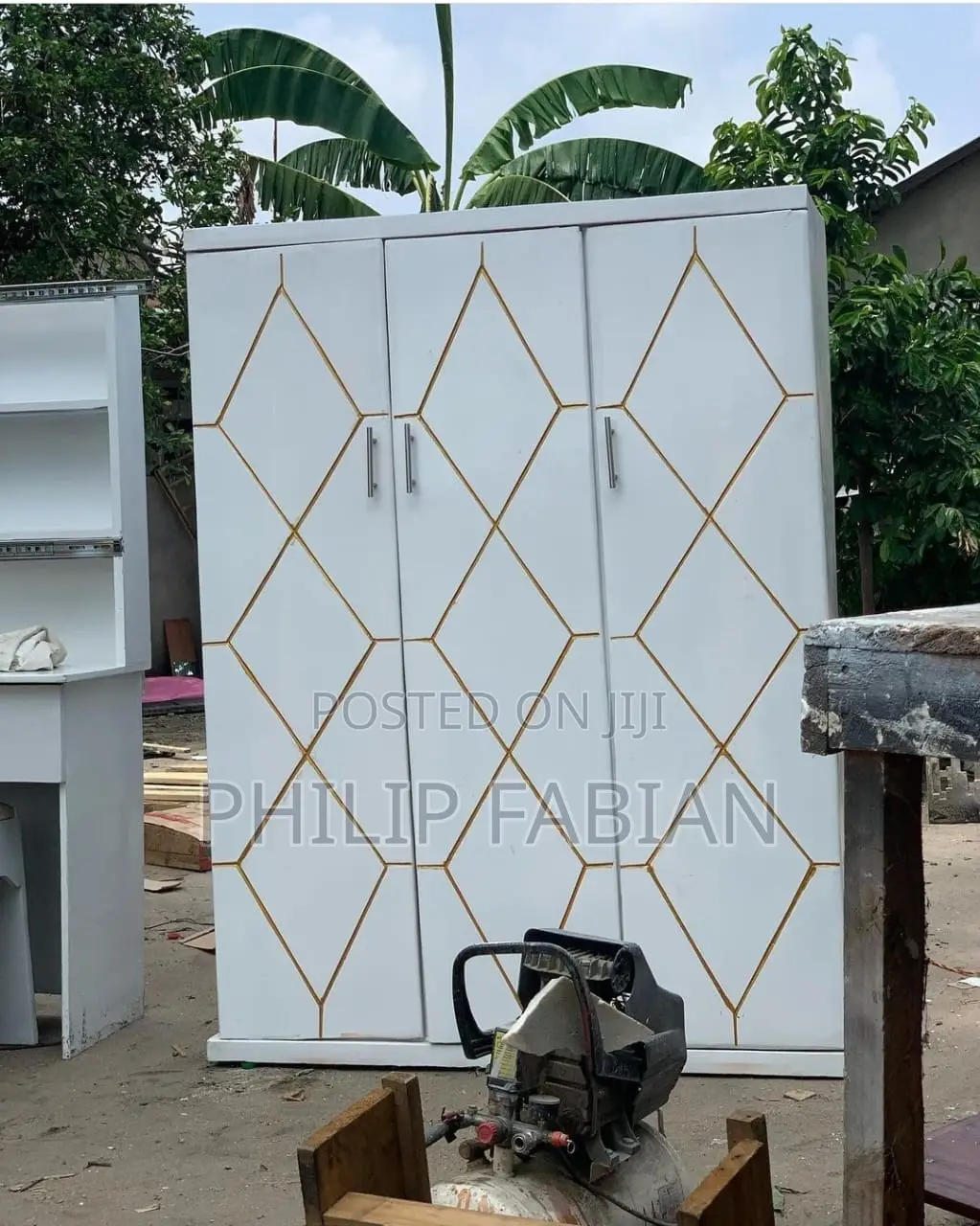 Kabati La Jipya Kabisa