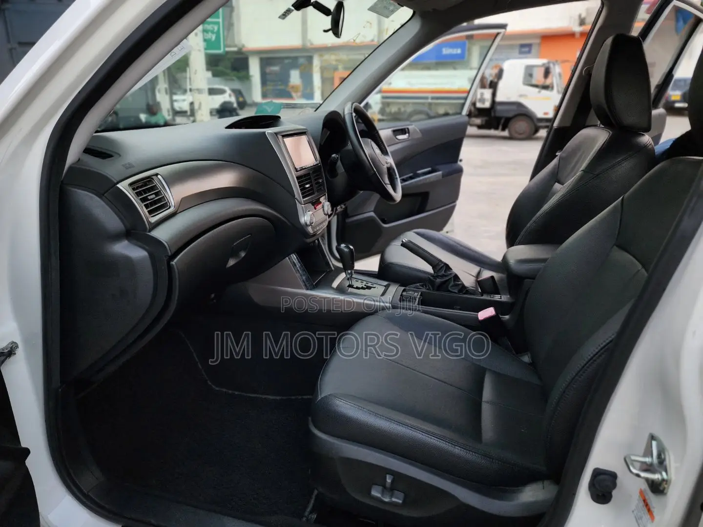 Subaru Forester 2011 Pearl