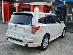 Subaru Forester 2011 Pearl