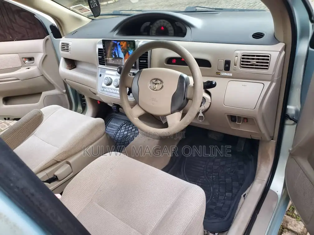 Toyota Raum 2005 Gray