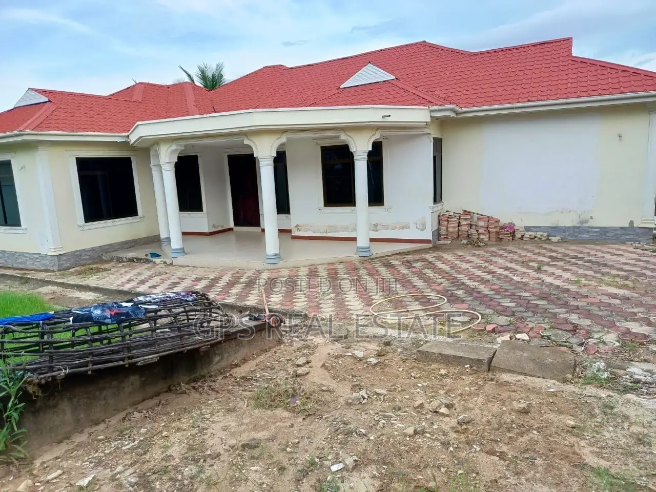 5bdrm House in Tegeta Kontena, Kinondoni for sale